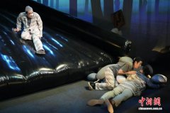 “此处高能” 北京人艺小剧场话剧《行路人》首演